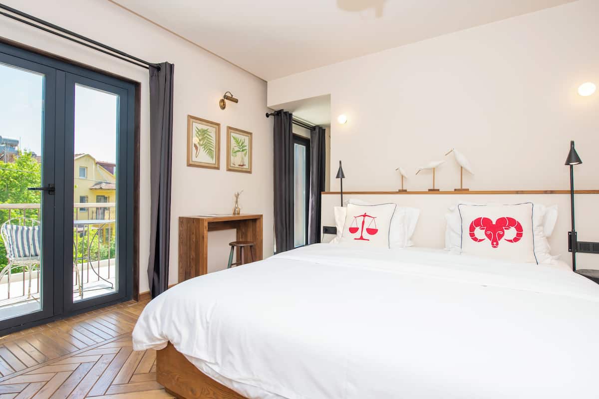 Standaard kamer | Select Comfort-bedden, een minibar, een kluis op de kamer