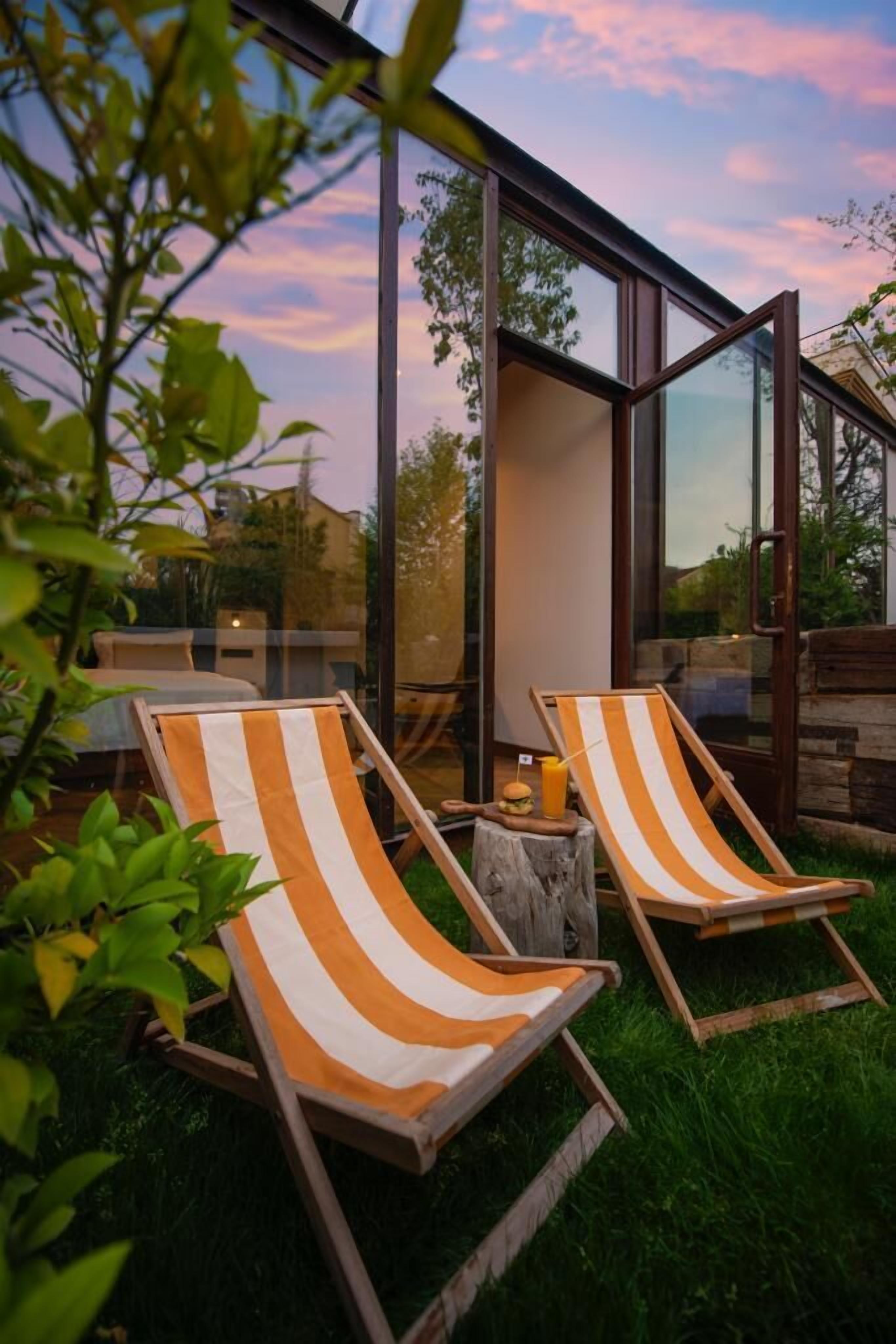 Chambre Luxe, 1 très grand lit, accessible aux personnes à mobilité réduite, vue jardin | Terrasse/Patio