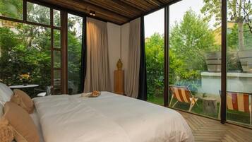 Habitación Business, vistas al jardín | Colchones Select Comfort, minibar, caja fuerte y cortinas opacas