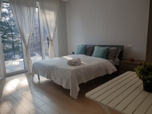 Comfort Studio, 1 Queen Bed, Terrace | In-room safe, soundproofing, iron/ironing board, free WiFi - Michelangelo apartments (Cormano)