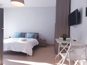 In-room safe, soundproofing, iron/ironing board, free WiFi - Michelangelo apartments (Cormano)