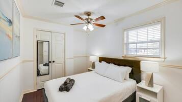 5 bedrooms, desk, iron/ironing board, WiFi