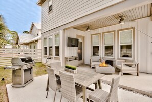 Outdoor dining - Private Pool! Low-Speed Vehicle! 4 Adult Bikes! Short Walk to Beach! (Miramar Beach)