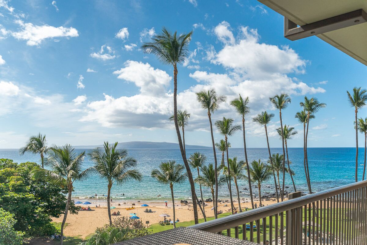 Mana Kai #303: Oceanfront Bliss on Keawakapu Beach with Stunning Sunset Views