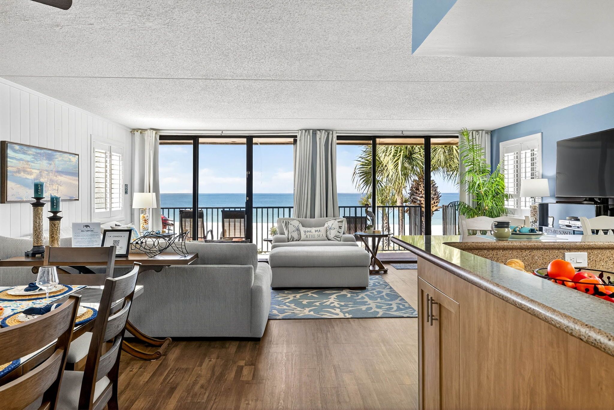 Een smart-tv en een kantoor