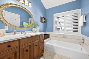 Combined shower/tub, hair dryer, towels, shampoo