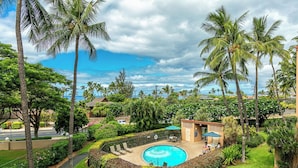 Pool - Maui Vista 2213 Kihei condo across Charley Young Beach, summer deal (Kihei)