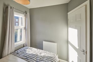 2 chambres, fer et planche à repasser, accès au Wi-Fi (inclus)