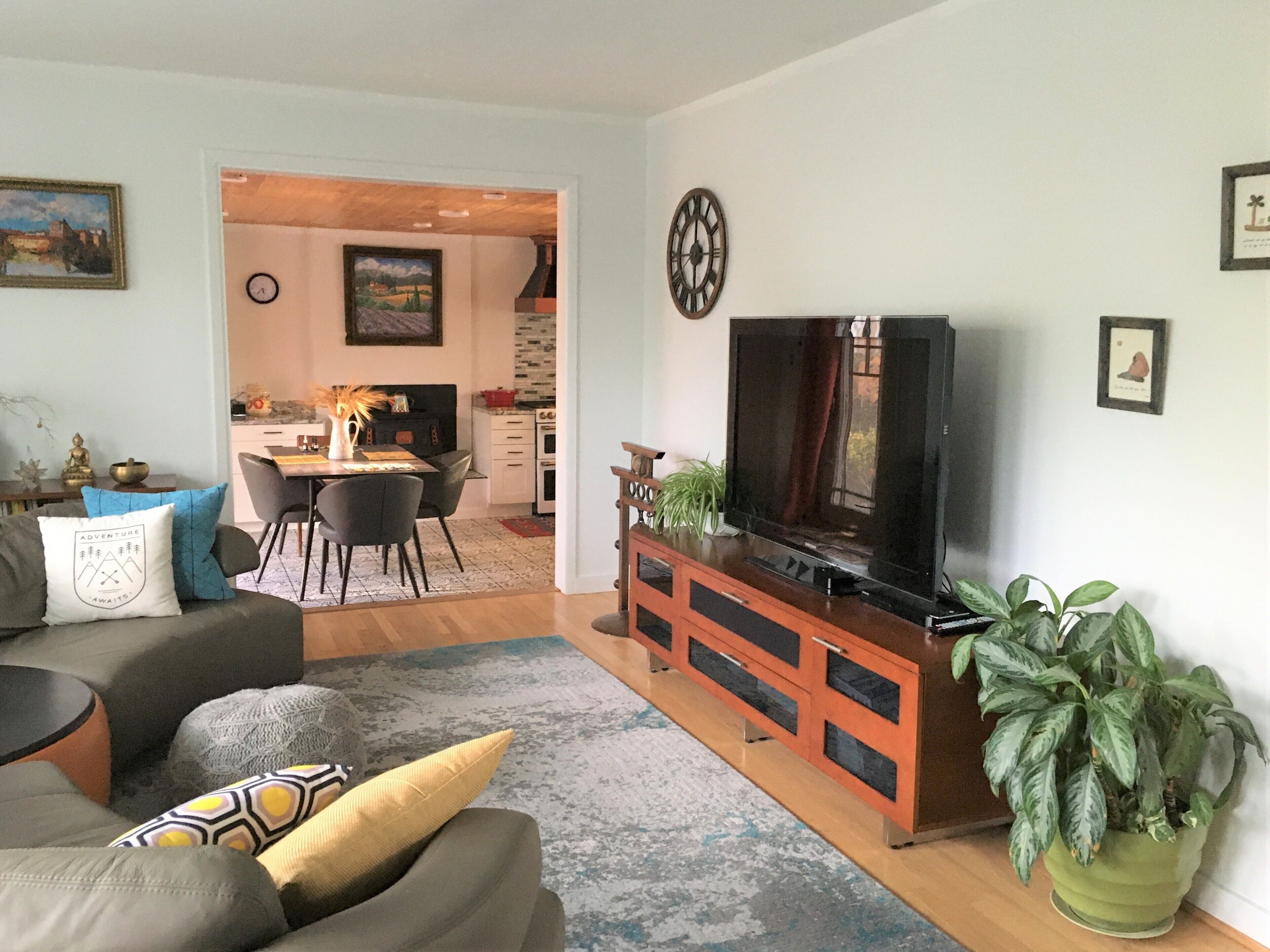 2BR house in Los Alamos downtown