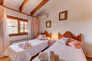 3 chambres, fer et planche Ă repasser, accĂšs Internet