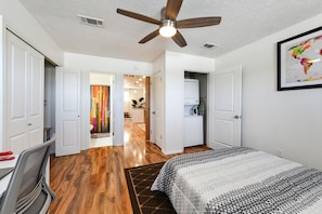1 bedroom, desk, iron/ironing board, free WiFi