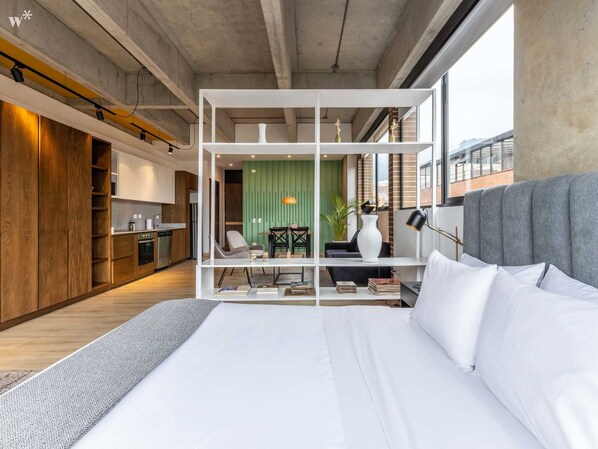 1 habitación, escritorio, tabla de planchar con plancha y wifi 