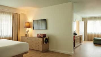 Deluxe-Suite, 1 King-Bett, Badewanne, Stadtblick | Bettwäsche aus ägyptischer Baumwolle, hochwertige Bettwaren
