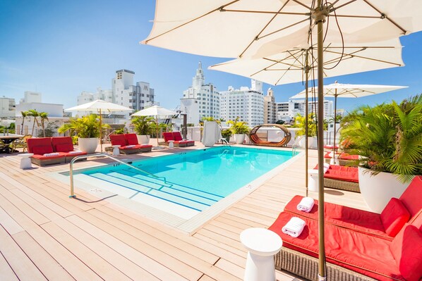 Outdoor pool, pool umbrellas, sun loungers