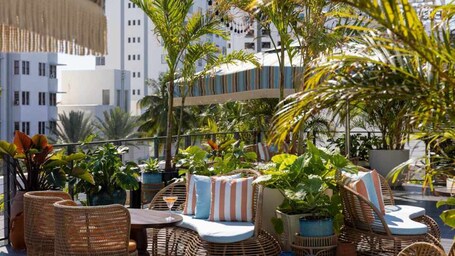 UMA House by Yurbban South Beach - Image 53