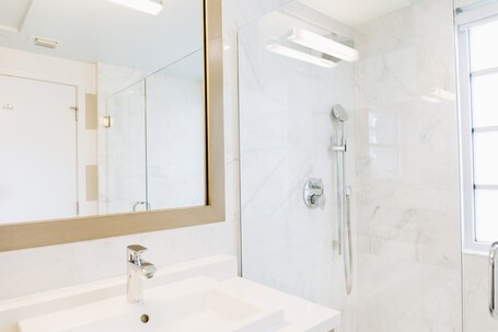 UMA House by Yurbban South Beach - Image 41