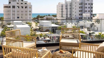 Rooftop terrace at UMA House by Yurbban South Beach