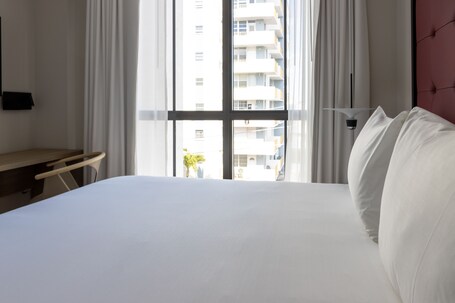 UMA House by Yurbban South Beach - Image 19