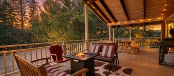 Summer Pool | Hot Tub | Fenced | Dogs | Firepit
