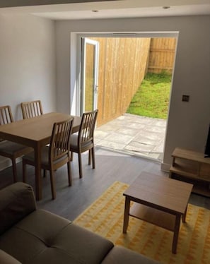Dining - BRAND NEW 1 Bdrm Apt Close To Town SOUTH FACING GARDEN FREE PARKING (Totnes)