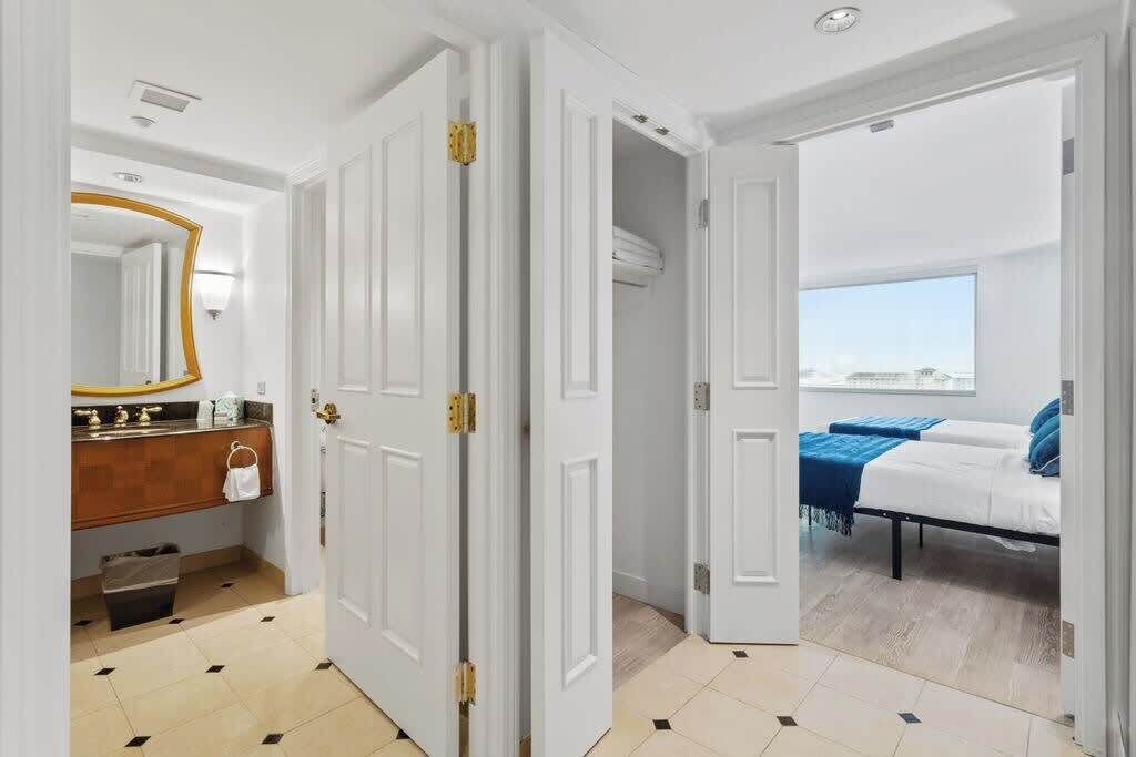 2 bedrooms, desk, iron/ironing board, WiFi