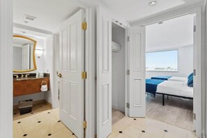 2 bedrooms, desk, iron/ironing board, WiFi - 2BR 3BA CozySuites Hard Rock and Ocean Casino (Atlantic City)