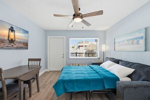 1 habitación, escritorio, tabla de planchar con plancha y wifi gratis 