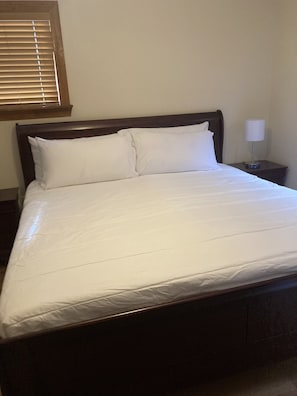 1 habitación, tabla de planchar con plancha, wifi gratis y ropa de cama