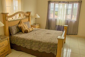 3 bedrooms, iron/ironing board, free WiFi - HOLIDAYS AT MANGO WALK COUNTRY CLUB (Montego Bay)