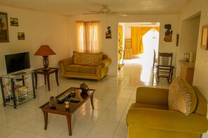 Living area - HOLIDAYS AT MANGO WALK COUNTRY CLUB (Montego Bay)