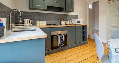 Pass the Keys | The Rafters - Impressive High Street Apartment!