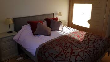 3 bedrooms, free WiFi, bed sheets