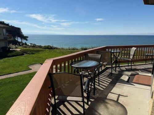 Expansive Ocean Views-Prime Condo at Seascape!
