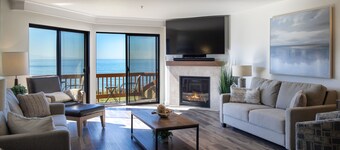 Expansive Ocean Views-Prime Condo at Seascape!