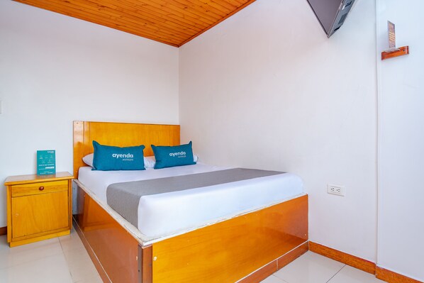 Hypo-allergenic bedding, free WiFi, bed sheets