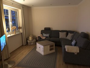 Smart-TV, Kamin, Stereoanlage