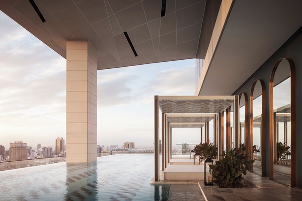Indoor/outdoor pool