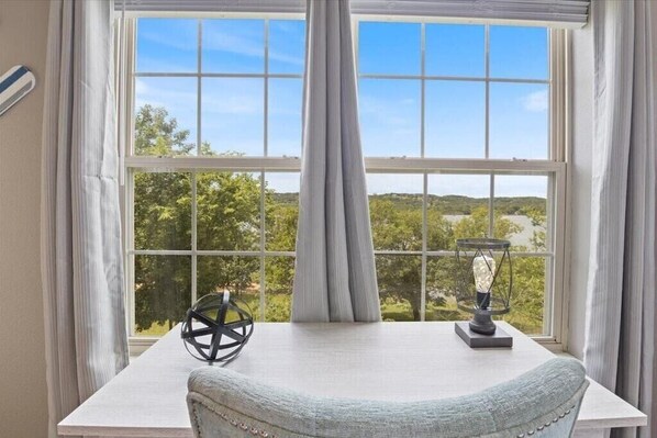 Interior - Spacious Lux Condo>Steps to the Water>4 Min to SDC > Amazing Sunsets (Branson)