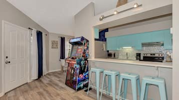 Mikrowelle, Ofen, Herdplatte, Geschirrspüler