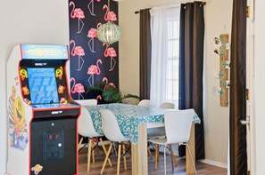 Dining - 2 Bedroom Unit with Pool - 2 min walk to Siesta Beach (Siesta Key)