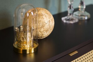 A transparent dome-shaped object with intricate designs on a dark surface, accompanied by a textured spherical object and a clear glass object with a reflective surface. - homie stay am schloss (Würzburg)