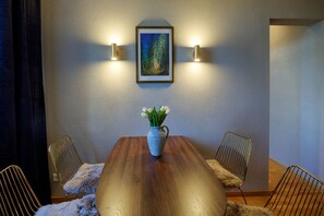 In-room dining - homie stay am Schloss Apartments (Würzburg)