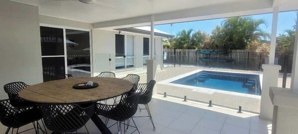 Outdoor dining - Tides Inn with Plunge Pool (Agnes Water)