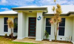 Exterior detail - Tides Inn with Plunge Pool (Agnes Water)