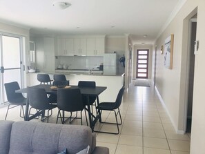 Dining - Tides Inn with Plunge Pool (Agnes Water)