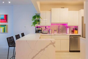 Coffee/tea maker, fridge, microwave, stovetop - NEW! Luxury Ocean View  – 1Bd 2Bth – Designer Made & Breathtaking Views (Miami Beach)