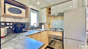 Réfrigérateur, micro-ondes, four, lave-vaisselle