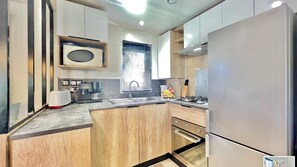 Réfrigérateur, micro-ondes, four, lave-vaisselle