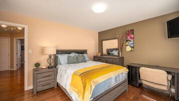 2 bedrooms, desk, iron/ironing board, WiFi