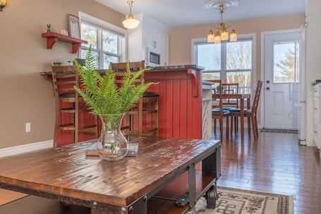 Dining. Pointe of View | Riverfront | Sled In/Out |Sleep 6